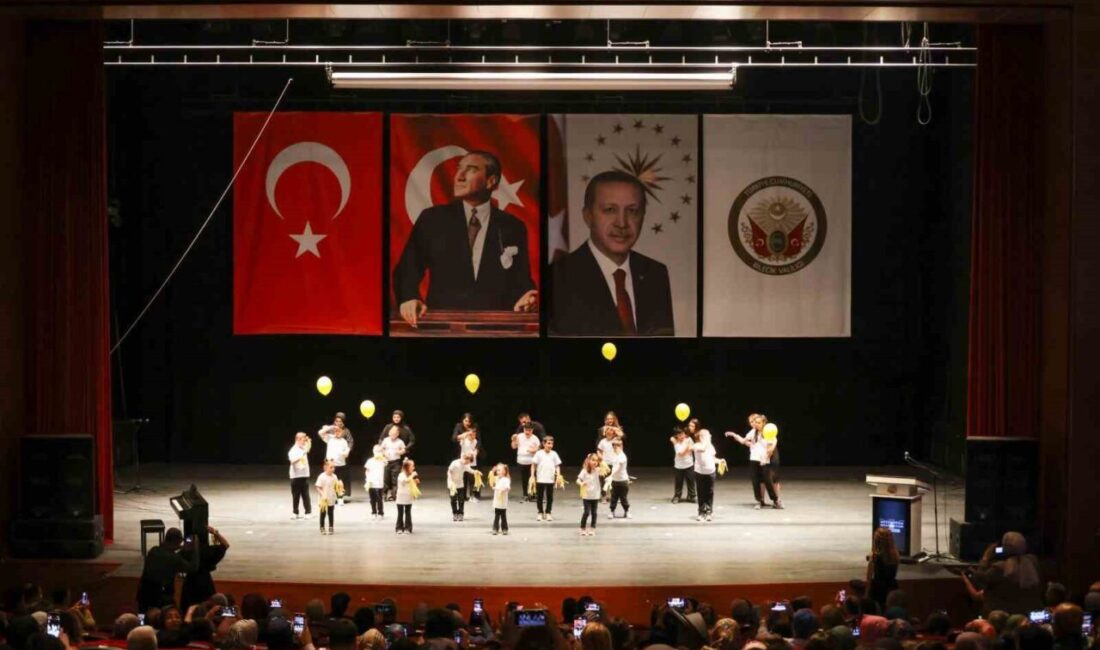 Özel bireylerin yetenekleri seyircilerden büyük ilgi gördü Engelliler Haftası kapsamında Bilecik’te düzenlenen etkinlikler, özel bireylerin yeteneklerini sergilediği