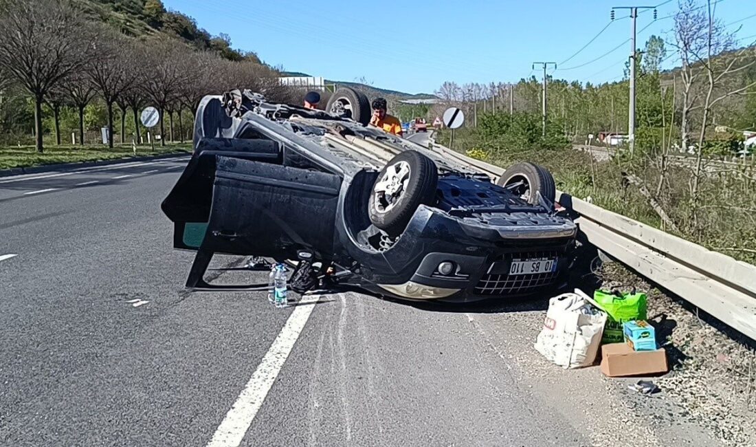 Bilecik’in Pazaryeri ilçesinde çarpışan otomobillerden biri takla attı. Kazada 1