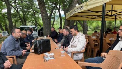 Afyonkarahisar’ın Bayat ilçesinde protokol üyelerinin ve ilkokul öğrencileri katılımıyla yağmur