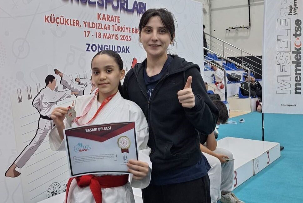 Sarıgül karatede Türkiye ikincisi oldu Zonguldak’ta düzenlenen Orta Öğretimler Arası Türkiye Karate Şampiyonası, Afyonkarahisar’a büyük