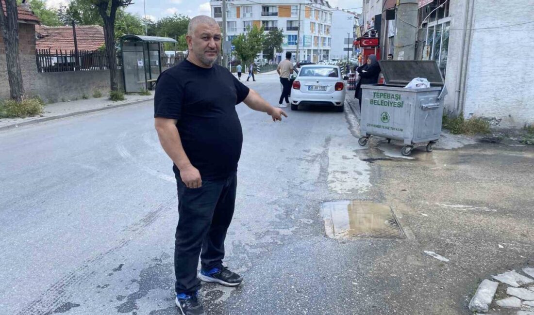 Şebeke suyu hattındaki patlak onarılmayı bekliyor Eskişehir’in Yeşiltepe mahallesi halkı, şehir şebeke sistemindeki patlak nedeniyle yaklaşık