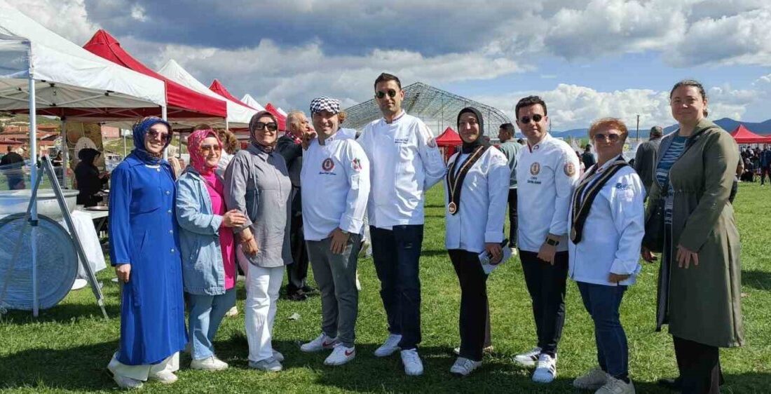 Eskişehir Dünya Gastronomi Aşçılar Pastacılar Derneği’nin ev sahipliğinde Seyitgazi ilçesinde