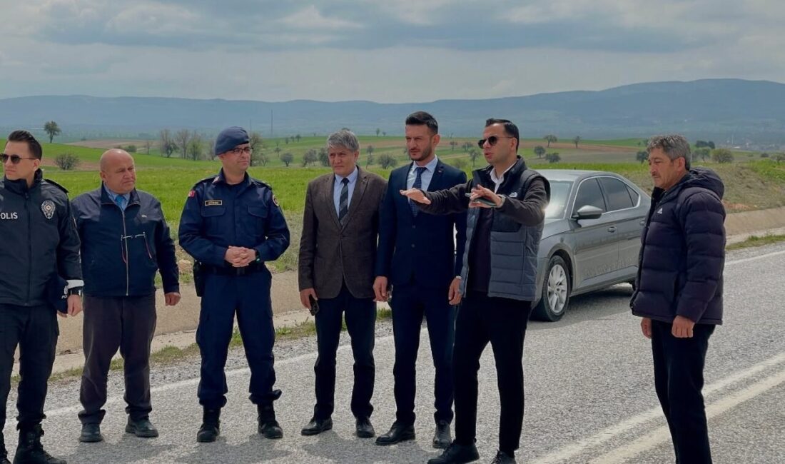 Sinanpaşa’da kamu yatırımları devam ediyor Afyonkarahisar Sinanpaşa Kaymakamı Emrah Aslan, ilçeye bağlı köy ve beldelerde