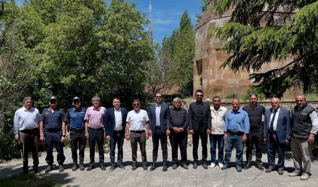 Sinanpaşa’da köylere yönelik yatırımlar masada Afyonkarahisar Sinanpaşa Kaymakamı Emrah Aslan, İl Genel Meclisi Üyeleri Özgür