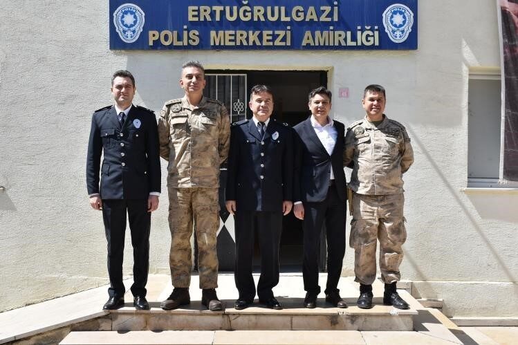 Söğüt’ün asayişi ele alındı Söğüt Belediye Başkanı Ferhat Durgut, İlçe Emniyet Müdürlüğüne yaptığı ziyarette
