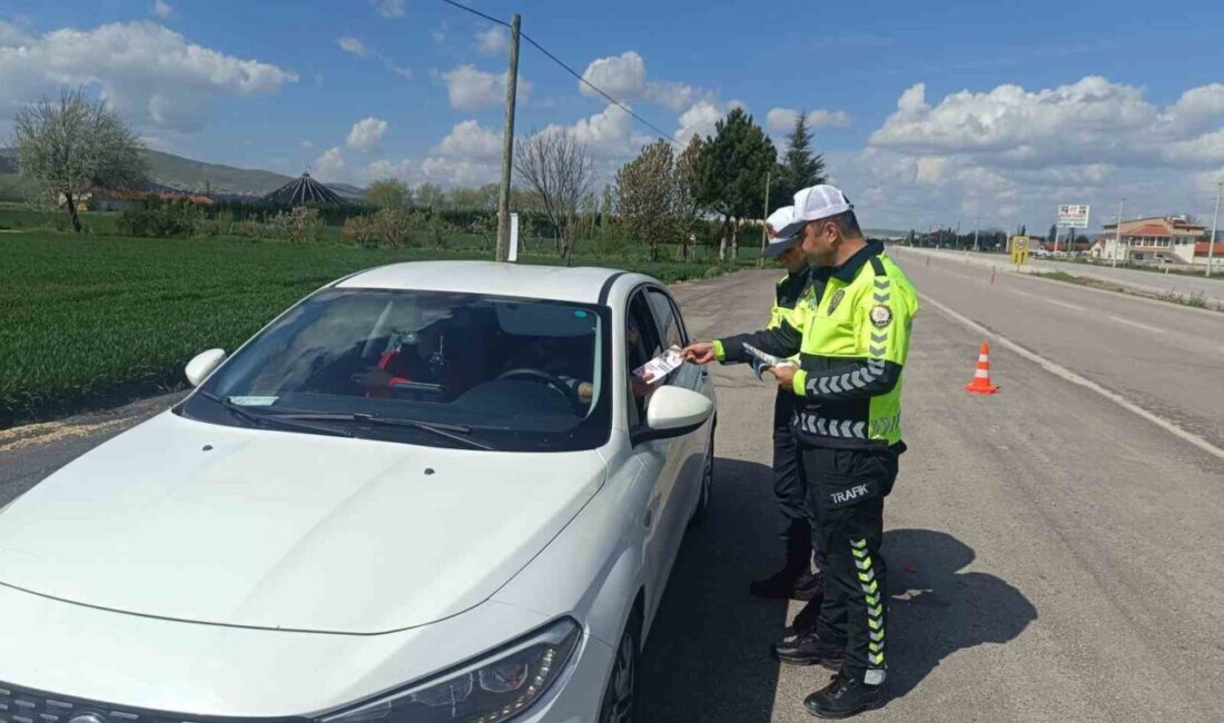 Şuhut’ta “Bir Kural Bir Ömür” sloganıyla ’Trafik Haftası’ etkinlikleri yapıldı Afyonkarahisar’da Trafik Haftası kapsamında Şuhut İlçe Emniyet Müdürlüğü ve İlçe
