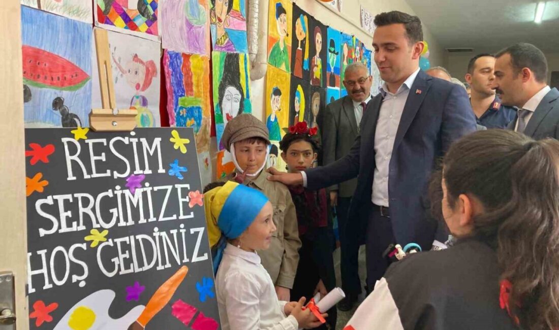 Sultandağı’nda Halk Eğitim Merkezinde yıl sonu sergisi açıldı Afyonkarahisar’ın Sultandağı ilçesinde, Halk Eğitim Merkezi Müdürlüğü bahçesinde yıl sonu