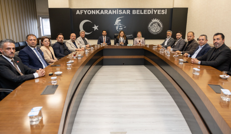 Sürdürülebilir Ekonomi Topluluğu’ndan Başkan Köksal’a Ziyaret Sürdürülebilir Ekonomi Topluluğu Yönetim Kurulu Başkanı Alper Alveroğlu ve beraberindeki