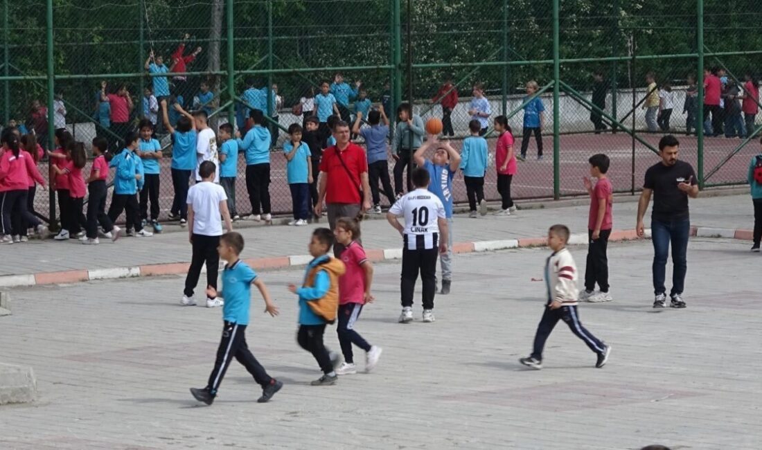 Tavşanlı’da çocuklar geleneksel oyunlarla coştu Kütahya’nın Tavşanlı ilçesi Mehmet Tarhan İlkokulu’nda, Milli Eğitim Bakanlığı Temel
