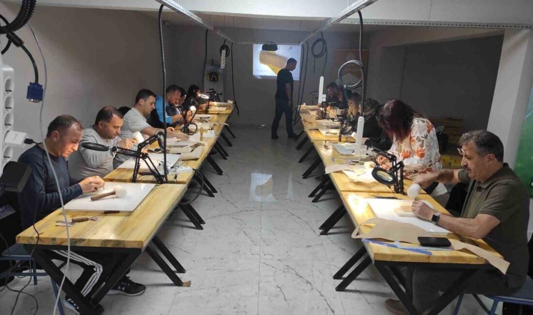 Tavşanlı’da deri işleme atölyesi açıldı Kütahya’nın Tavşanlı ilçesinde Öğretmen Akademileri kapsamında deri işleme atölyesi açıldı