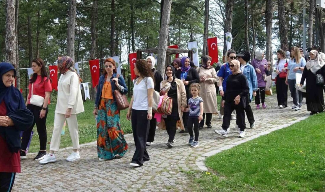 Tavşanlılı girişimci iş kadınlarından anlamlı anneler günü programı Kütahya’nın Tavşanlı ilçesinde Girişimci İş Kadınları Derneği ve Tavşanlı Belediyesi