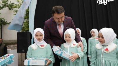 Kütahya Valisi Musa Işın ve protokol üyeleri, Türkiye Gençlik Vakfı