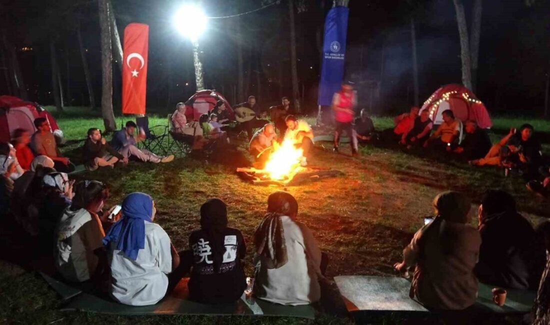 Tunçbilek’te Gençlik Kampı coşkusu Kütahya’nın Tavşanlı ilçesi Tunçbilek beldesinde, Tunçbilek Belediyesi’nin destekleriyle ve Tavşanlı