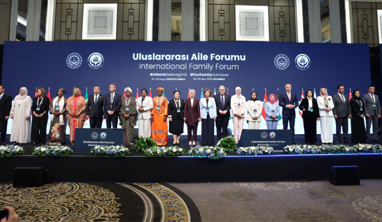 Uluslararası Aile Forumu’nun açılışı gerçekleştirildi Aile ve Sosyal Hizmetler Bakanı Mahinur Özdemir Göktaş, 27 ülkeden