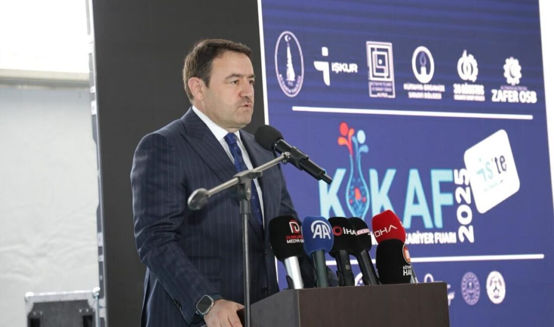 Vali Musa Işın: “İş arayanla işveren arasında eşleşme sorunu yaşıyoruz, KİKAF bu alanda köprü kurabilir” Kütahya Valisi Musa Işın, Kütahya İstihdam ve Kariyer Fuarı’nın (KİKAF