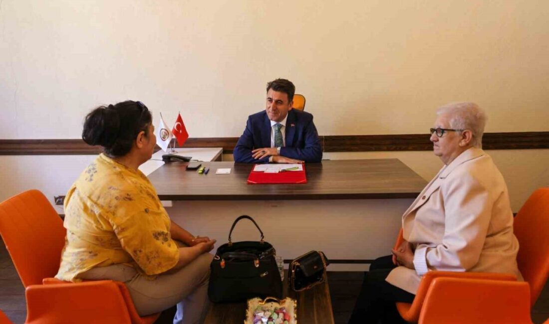 Vali Şefik Aygöl, ‘Açık Kapı’ uygulaması kapsamında vatandaşlarla buluştu Bilecik Valisi Şefik Aygöl, ‘Açık Kapı’ uygulaması çerçevesinde vatandaşların talep