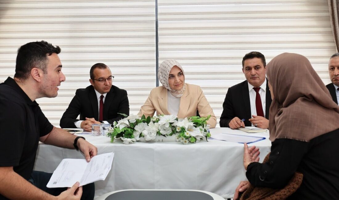 Vali Yiğitbaşı, Halk Günü Toplantısı’nda vatandaşları dinledi Afyonkarahisar Valisi Doç. Dr. Kübra Güran Yiğitbaşı, Çobanlar ilçesinde düzenlenen