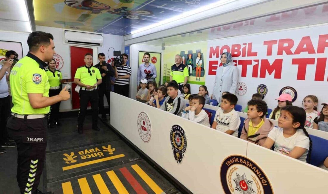 Vali Yiğitbaşı, trafik haftası etkinliklerinde çocuklarla buluştu Afyonkarahisar Valisi Doç. Dr. Kübra Güran Yiğitbaşı, Karayolu Trafik Haftası