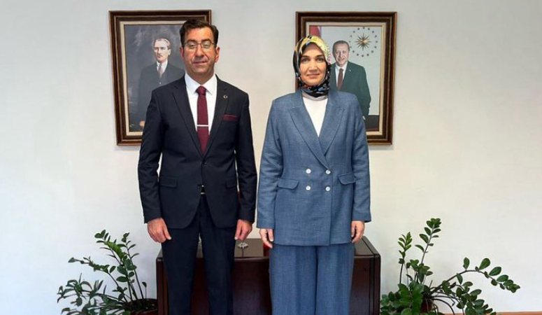 Vali Yiğitbaşı’ndan Almanya Karlsruhe Başkonsolosu Sezgin’e Ziyaret Afyonkarahisar Valisi Doç. Dr. Kübra Güran Yiğitbaşı, Almanya’nın Karlsruhe Başkonsolosu