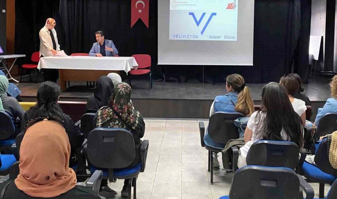 Velilere ‘Velivizyon’ teşekkür belgeleri takdim edildi Eskişehir Orgeneral Halil Sözer Ortaokulu’nda öğrenci velilerine ‘Velivizyon’ teşekkür belgeleri