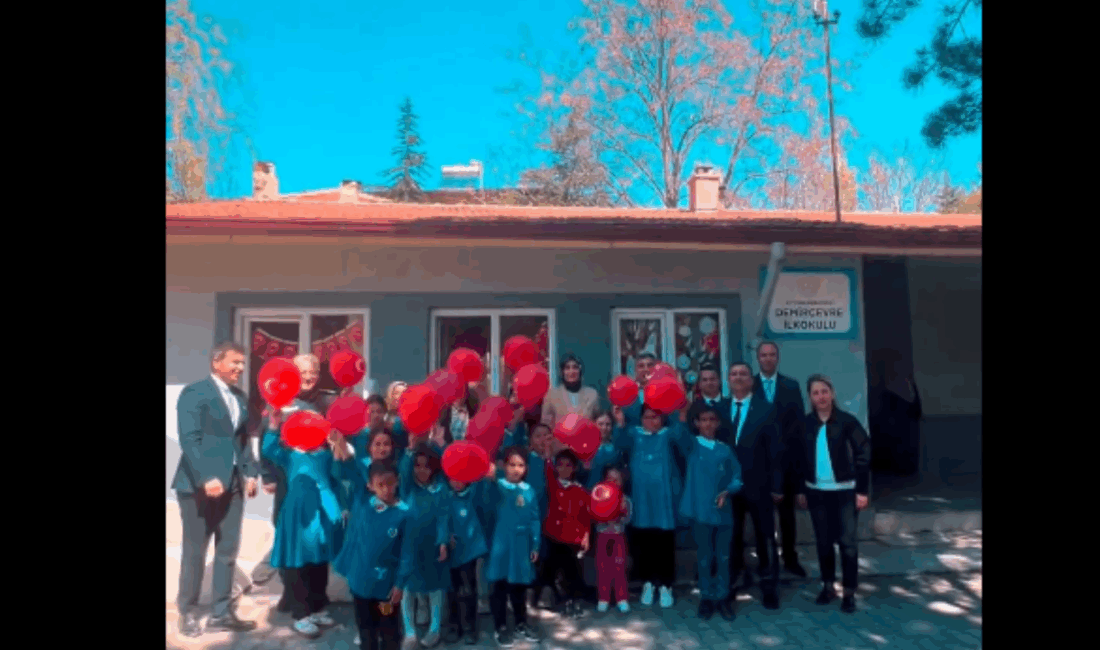 Afyonkarahisar Valisi Doç. Dr. Kübra Güran Yiğitbaşı, Demirçevre İlkokulu’nda öğrencilerle