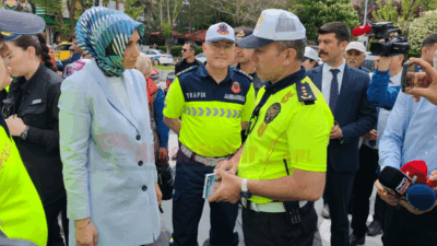 Karayolu trafik haftası etkinlikleri Afyonkarahisar’da Zafer Meydanı’nda başladı.