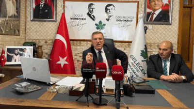 Afyonkarahisar Gelecek Partisi basın toplantısında Afyonkarahisar İl Başkanı Niyazi Ertaş