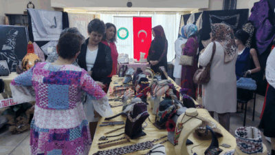El emeği ürünlerin yer aldığı sergi, vatandaşların beğenisine sunuldu. Sergide
