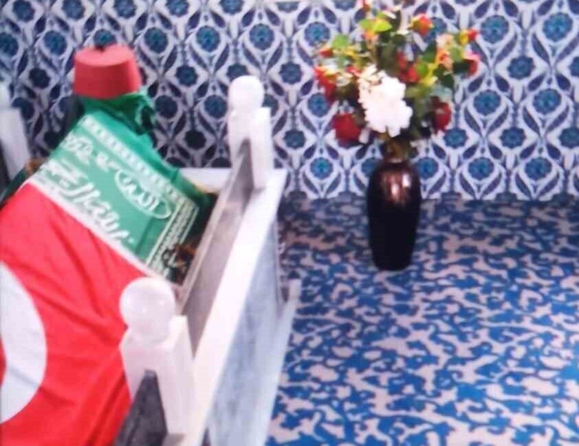 Yunus Dede türbesinde tamirat ve tadilat çalışmaları tamamlandı Eskişehir’in Karaören köyünde bulunan Yunus Dede hazretlerinin türbesinde başlatılan tamirat