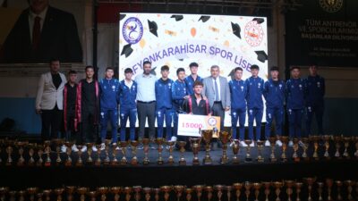 Afyonkarahisar Spor Lisesi, sportif başarılarını Türkiye şampiyonluklarıyla taçlandıran öğrencilerini coşkulu
