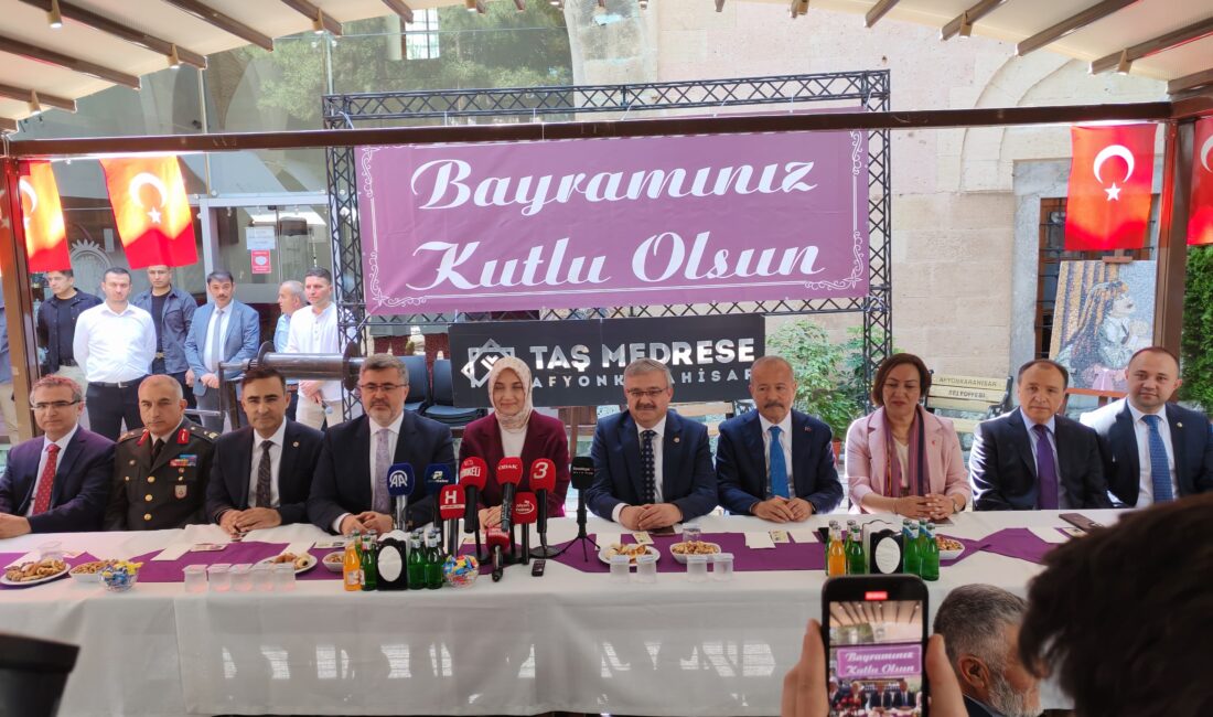 Kurban Bayramı’nın ikinci gününde Afyonkarahisar’da geleneksel bayramlaşma programı, kentin tarihi