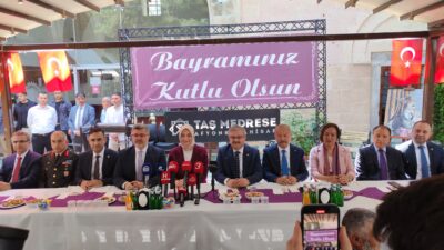 Kurban Bayramı’nın ikinci gününde Afyonkarahisar’da geleneksel bayramlaşma programı, kentin tarihi
