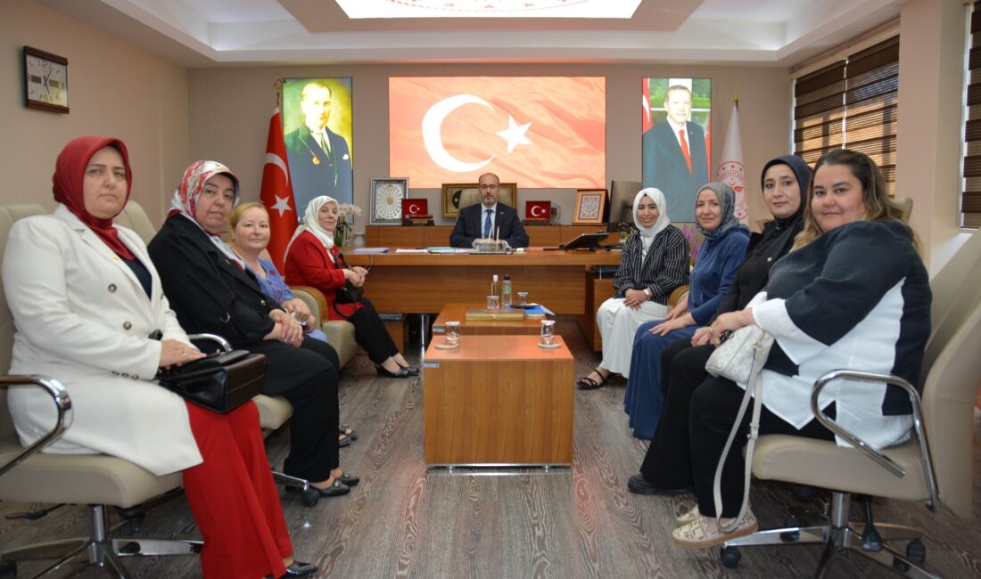 AK Parti Afyonkarahisar İl Kadın Kolları Başkanı Dilek Hanım Çengel