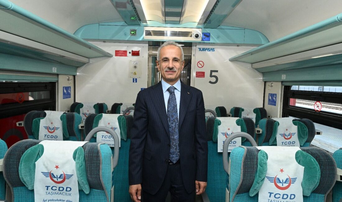 Ulaştırma ve Altyapı Bakanı Uraloğlu, yapımı devam eden Ankara-İzmir yüksek