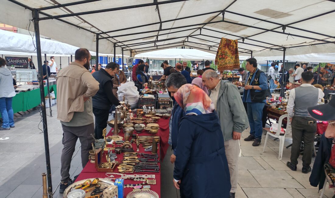 Zafer Meydanı’nda Düzenlenen Karahisar Antika Pazar Yeri’ne Halktan Yoğun İlgi Afyonkarahisar’ın tarihi ve kültürel dokusunu yansıtan Karahisar Antika Pazar Yeri,