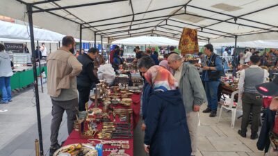 Afyonkarahisar’ın tarihi ve kültürel dokusunu yansıtan Karahisar Antika Pazar Yeri,