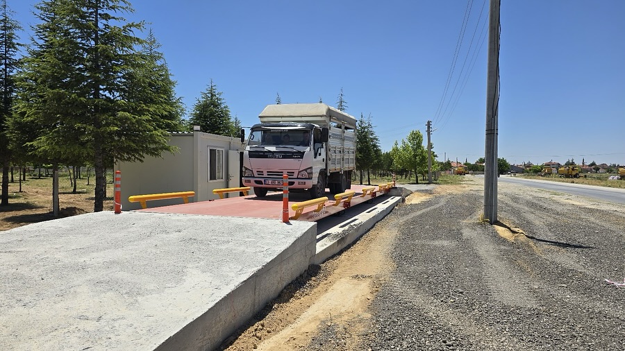 Ağılönü bölgesine kurulan yük kantarı ilçe halkına hizmet vermeye başladı Bolvadin Belediyesi tarafından Ağılönü bölgesinde kurulumu gerçekleştirilen 60 ton kapasiteli
