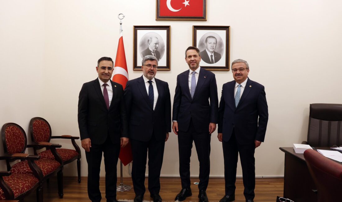 Afyon’un doğalgaz ve enerji konuları Bayraktar’a iletildi AK Parti Afyonkarahisar Milletvekilleri Ali Özkaya, İbrahim Yurdunuseven ve Hasan