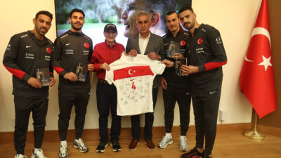 Türkiye Futbol Federasyonu (TFF) Başkanı İbrahim Ethem Hacıosmanoğlu ve beraberindeki