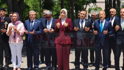 Kurban Bayramı dolayısıyla Afyonkarahisar Valiliği koordinasyonunda düzenlenen bayramlaşma merasimleri devam