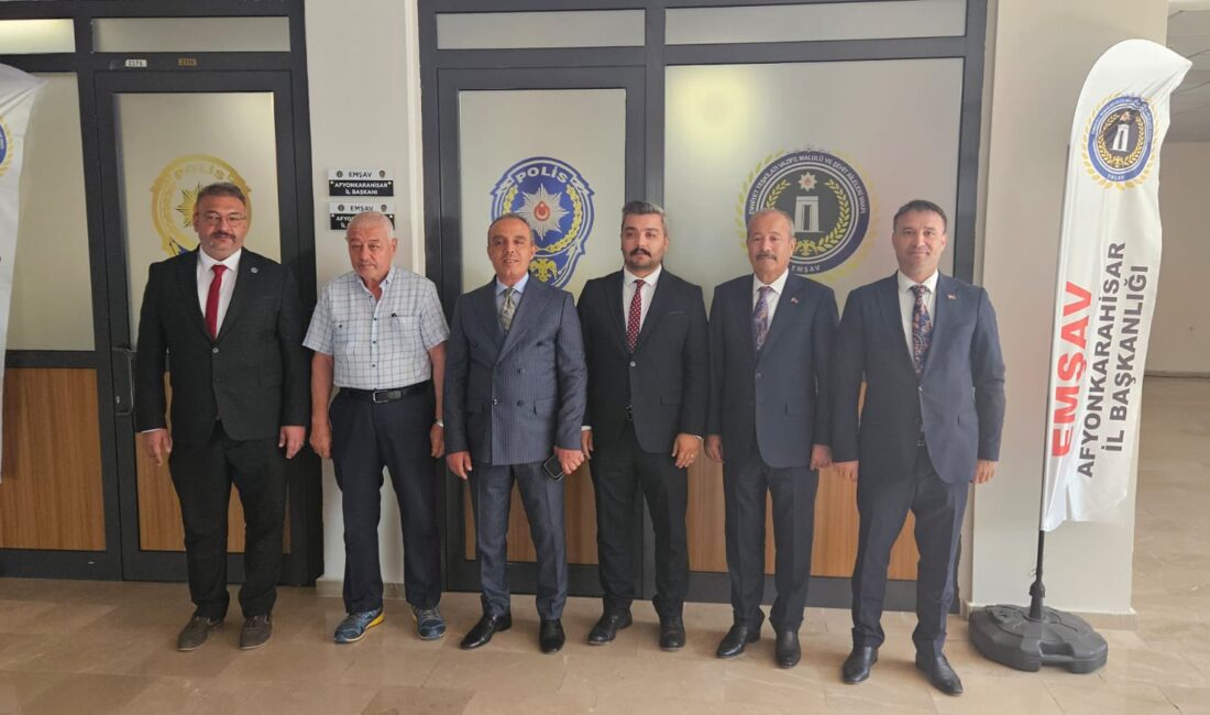 Milliyetçi Hareket Partisi (MHP) Afyonkarahisar Milletvekili Mehmet Taytak, beraberinde MHP