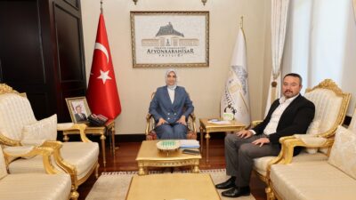Sandıklı Belediye Başkanı Adnan Öztaş, Vali Kübra GüranYiğitbaşı’nı makamında ziyaret