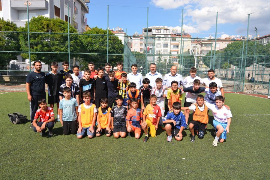 Sandıklı Belediyesi, ilçedeki çocukların ve gençlerin yaz tatilini verimli, sağlıklı