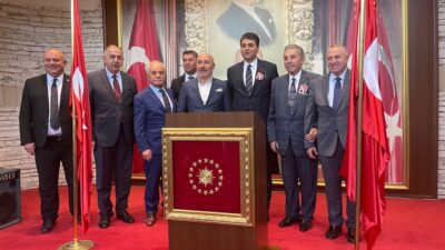 Demokrat Partisi (DP) Genel Başkanı Gültekin Uysal ve beraberindeki partililer,