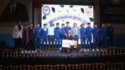 Afyonkarahisar Spor Lisesi, Türkiye şampiyonluklarıyla taçlanan öğrencilerini görkemli bir ödül