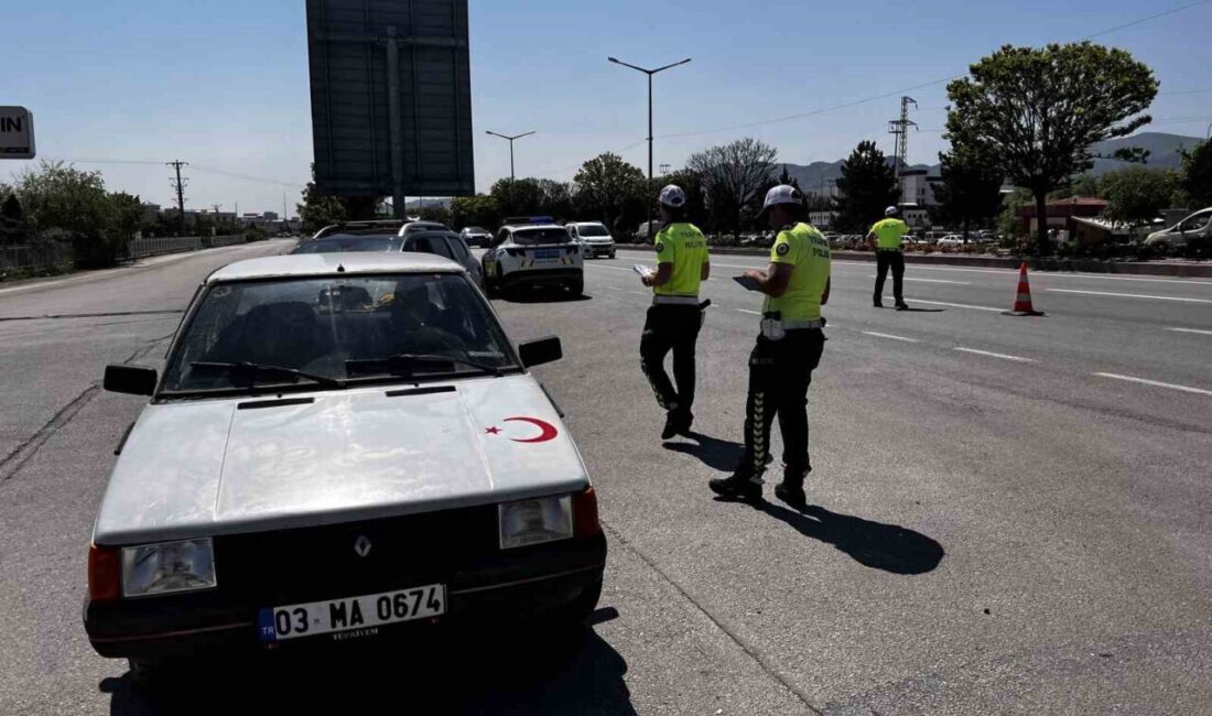 Kurban Bayramı öncesinde artan trafik yoğunluğuna karşı Afyonkarahisar’da denetimler sıklaştırıldı.