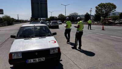 Kurban Bayramı öncesinde artan trafik yoğunluğuna karşı Afyonkarahisar’da denetimler sıklaştırıldı.