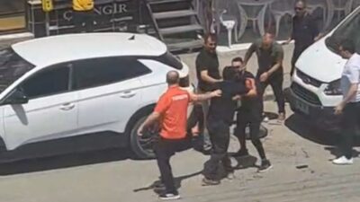 Eskişehir’de iki akrabasını gören şahıs, elindeki bıçakla onlara saldırdı. Olayda