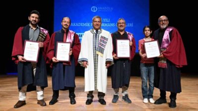 Anadolu Üniversitesi’nin kurum kültürü geleneği olan ’Akademik Performans Ödülleri’ sahiplerini