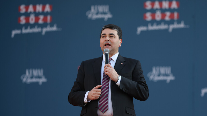 Demokrat Parti Genel Başkanı Gültekin Uysal Babalar Günü dolayısı ile